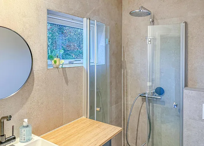 3 Bedroom Cozy In Ejstrupholm Feriehus *